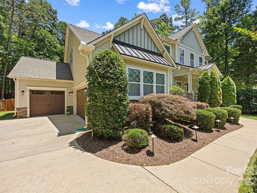 6422 Northern Red Oak Drive, Mint Hill, NC 28227.  MLS# CAR4268463, YatesRealty ID 21439. 