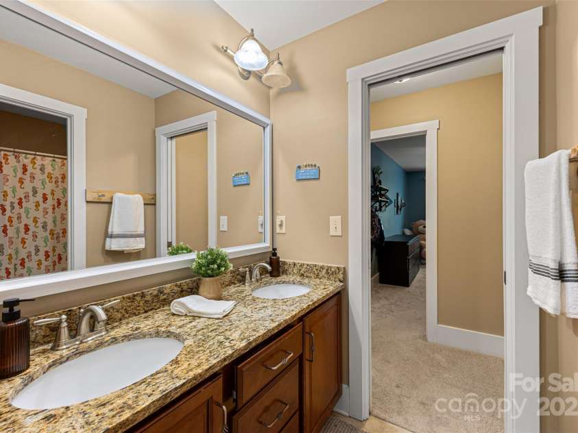 6422 Northern Red Oak Drive, Mint Hill, NC 28227.  MLS# CAR4268463, YatesRealty ID 21439. 