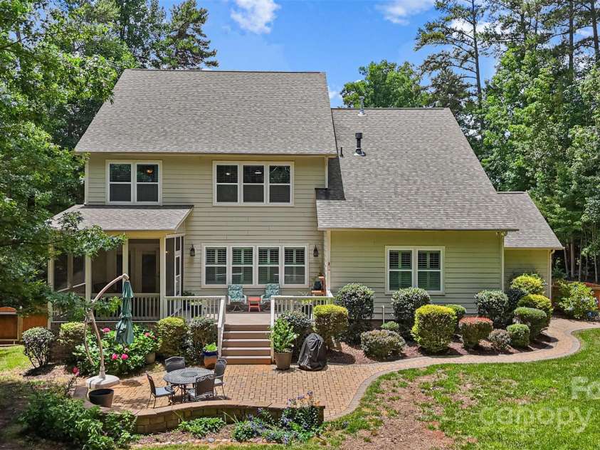 6422 Northern Red Oak Drive, Mint Hill, NC 28227.  MLS# CAR4268463, YatesRealty ID 21439. 