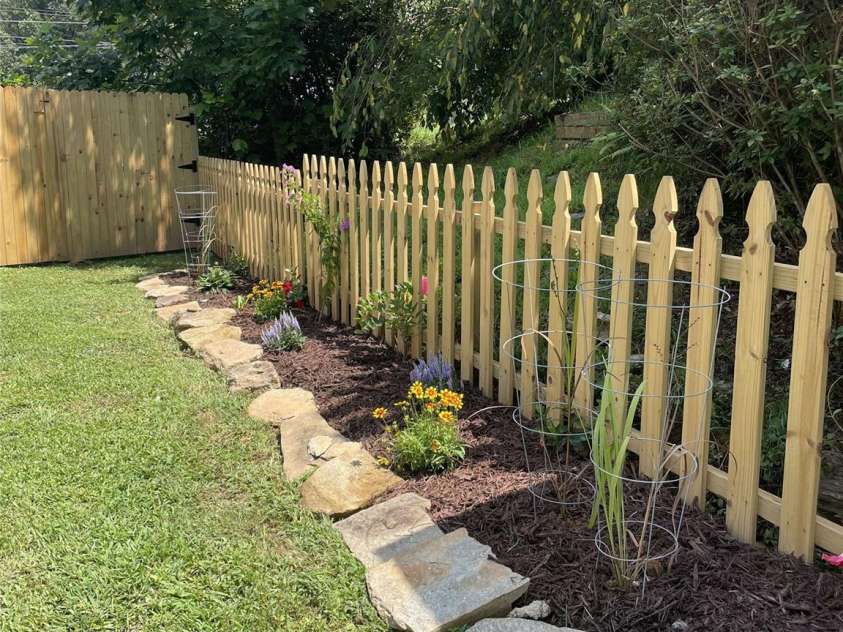 21 Byrd Lane, Brevard, NC 28712.  MLS# CAR4302808, YatesRealty ID 2144. 