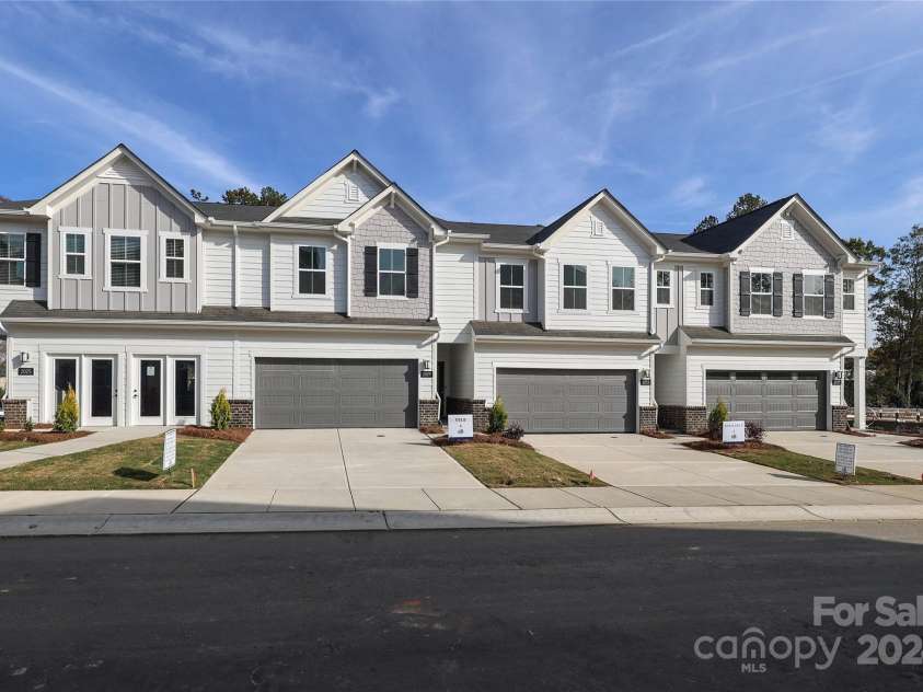 2105 Bayou Trace Drive, Charlotte, NC 28262.  MLS# CAR4203557, YatesRealty ID 2144. 