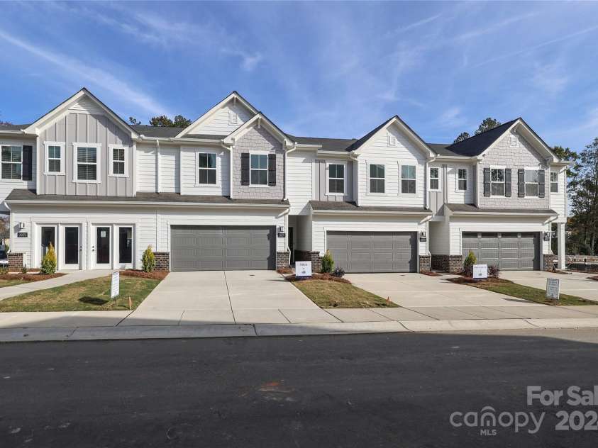 2105 Bayou Trace Drive, Charlotte, NC 28262.  MLS# CAR4203557, YatesRealty ID 2144. 