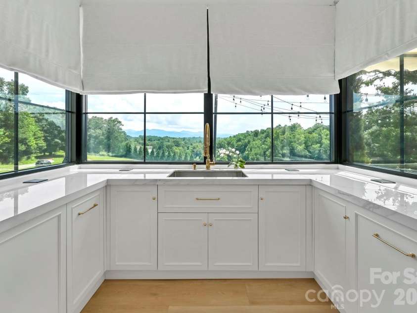 107 Lee Lane, Mars Hill, NC 28754.  MLS# CAR4424197, YatesRealty ID 21440. 