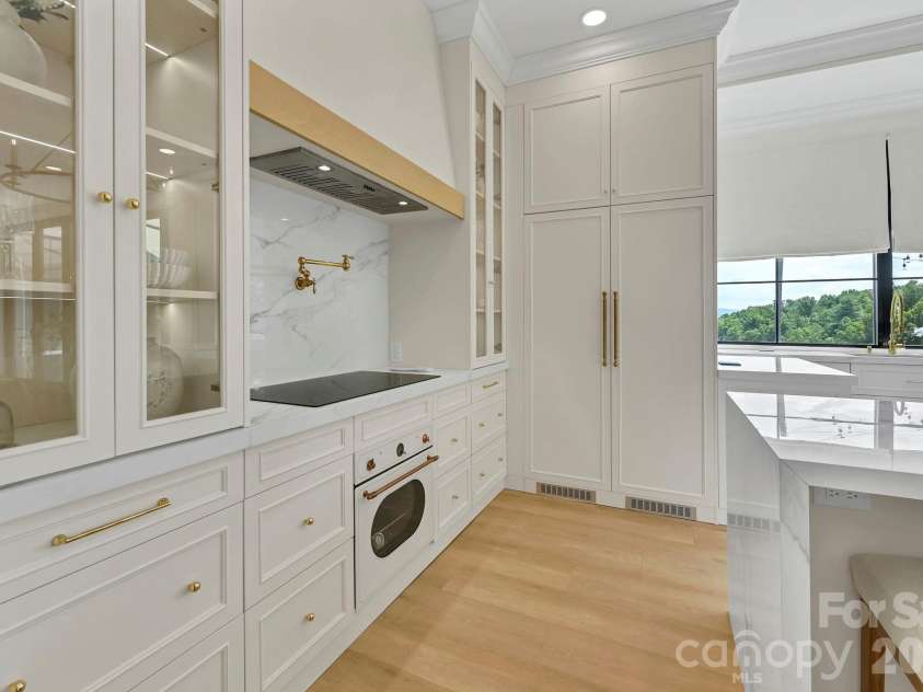 107 Lee Lane, Mars Hill, NC 28754.  MLS# CAR4424197, YatesRealty ID 21440. 