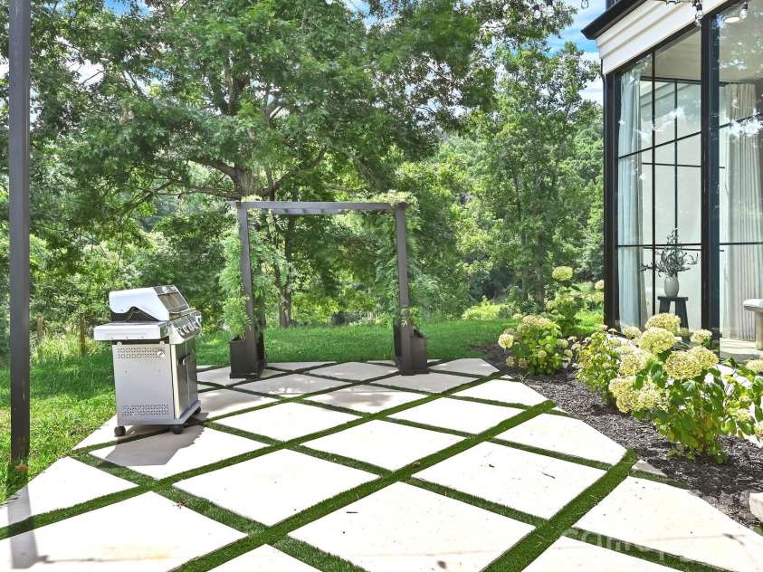 107 Lee Lane, Mars Hill, NC 28754.  MLS# CAR4424197, YatesRealty ID 21440. 