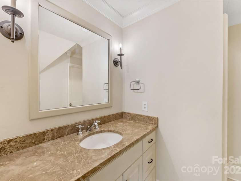 1728 Shadow Forest Drive, Matthews, NC 28105.  MLS# CAR4268214, YatesRealty ID 21441. There is a Jack and Jill style bath between Bedrooms 5 & 6.