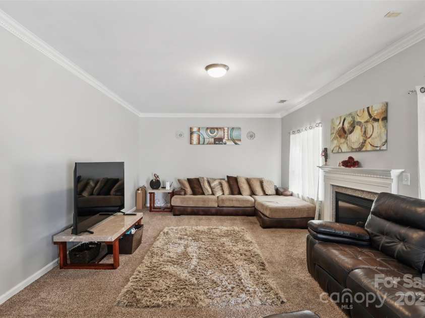 3812 Caldwell Ridge Parkway, Charlotte, NC 28213.  MLS# CAR4237442, YatesRealty ID 21444. Family room