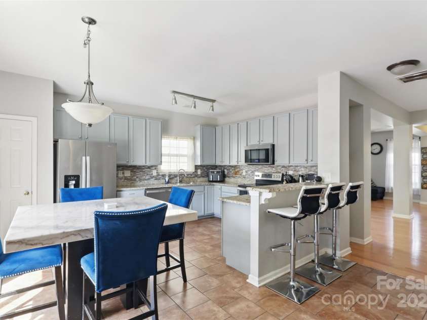 3812 Caldwell Ridge Parkway, Charlotte, NC 28213.  MLS# CAR4237442, YatesRealty ID 21444. Kitchen