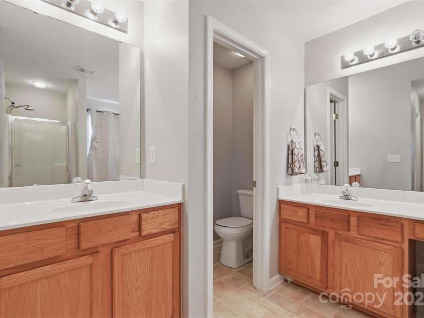 3812 Caldwell Ridge Parkway, Charlotte, NC 28213.  MLS# CAR4237442, YatesRealty ID 21444. Primary bathroom