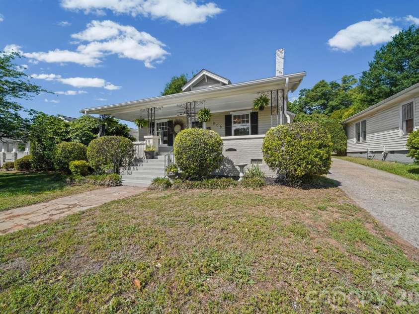 605 Central Avenue, Belmont, NC 28012.  MLS# CAR4378776, YatesRealty ID 21445. 