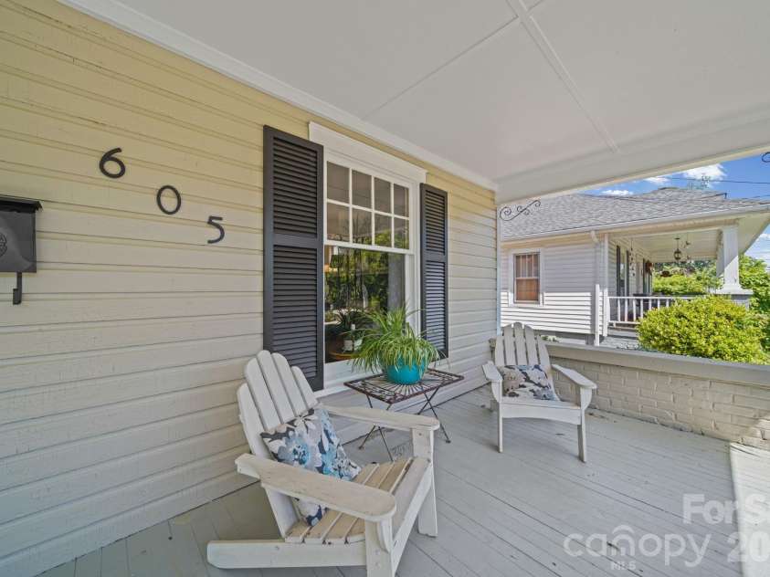 605 Central Avenue, Belmont, NC 28012.  MLS# CAR4378776, YatesRealty ID 21445. 