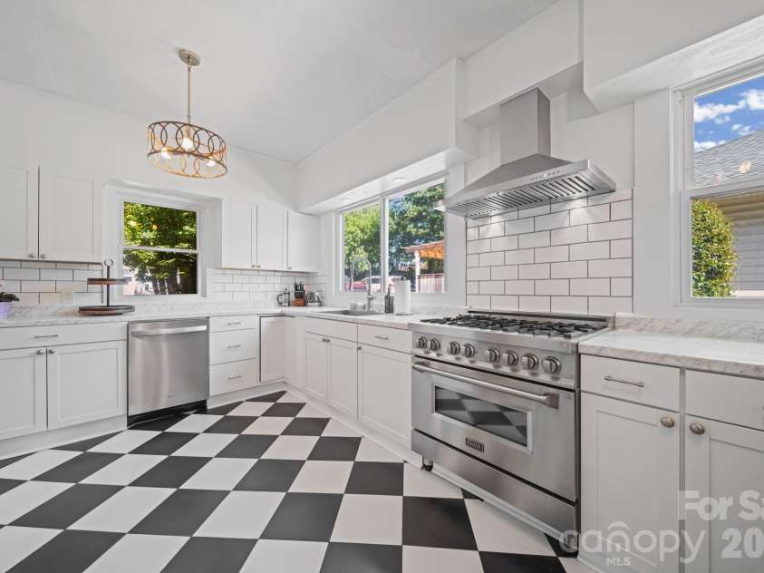 605 Central Avenue, Belmont, NC 28012.  MLS# CAR4378776, YatesRealty ID 21445. 