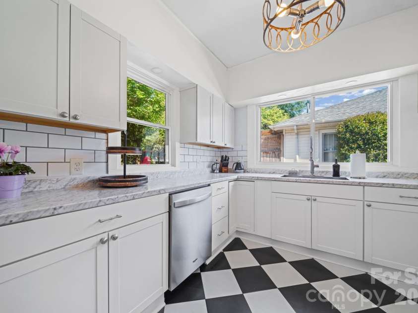 605 Central Avenue, Belmont, NC 28012.  MLS# CAR4378776, YatesRealty ID 21445. 
