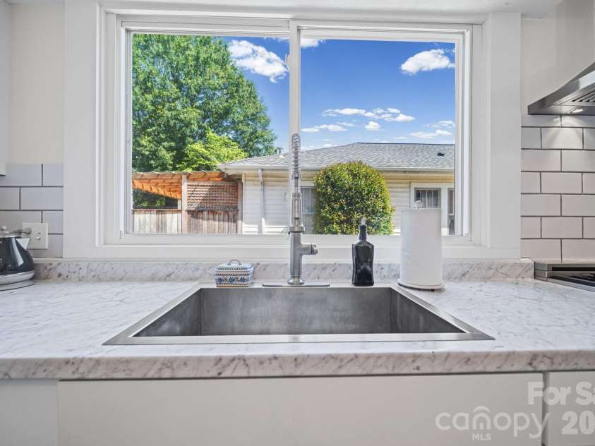 605 Central Avenue, Belmont, NC 28012.  MLS# CAR4378776, YatesRealty ID 21445. 