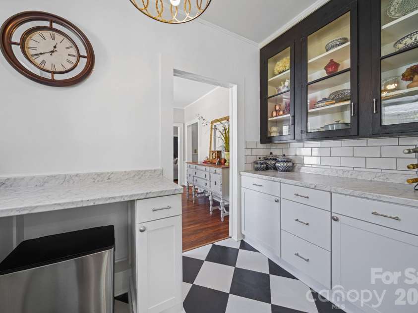 605 Central Avenue, Belmont, NC 28012.  MLS# CAR4378776, YatesRealty ID 21445. 