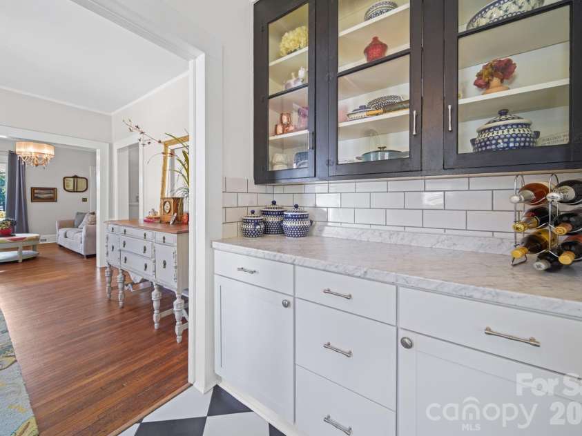 605 Central Avenue, Belmont, NC 28012.  MLS# CAR4378776, YatesRealty ID 21445. 