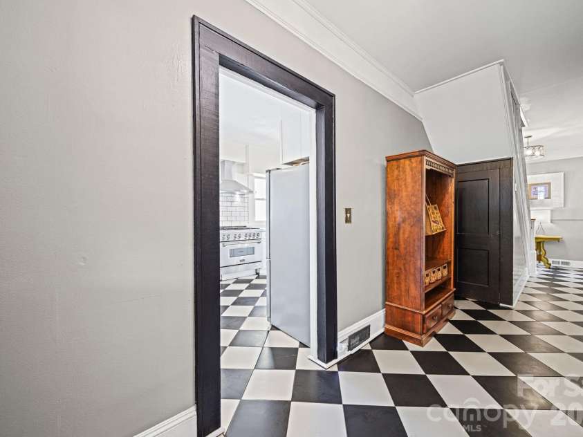 605 Central Avenue, Belmont, NC 28012.  MLS# CAR4378776, YatesRealty ID 21445. 