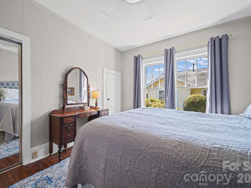 605 Central Avenue, Belmont, NC 28012.  MLS# CAR4378776, YatesRealty ID 21445. 