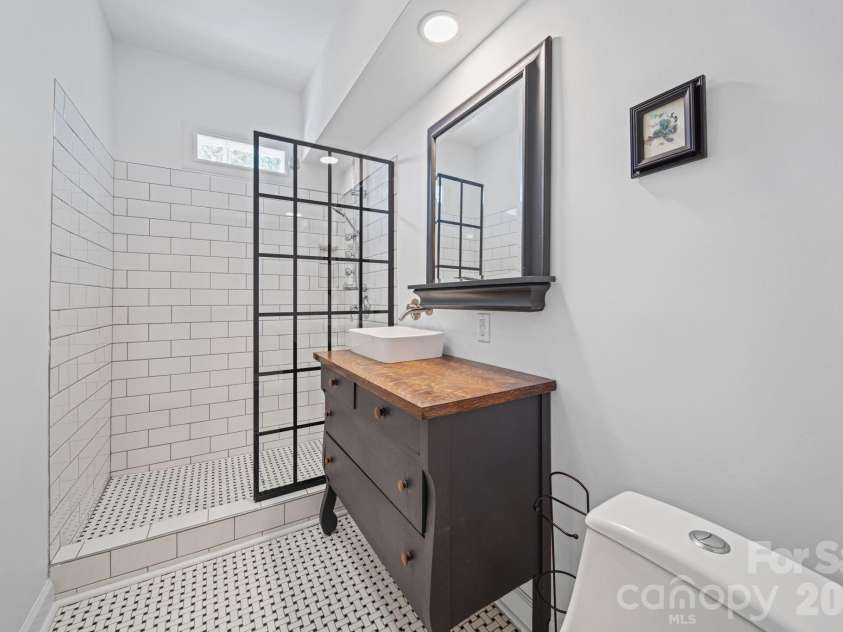605 Central Avenue, Belmont, NC 28012.  MLS# CAR4378776, YatesRealty ID 21445. 
