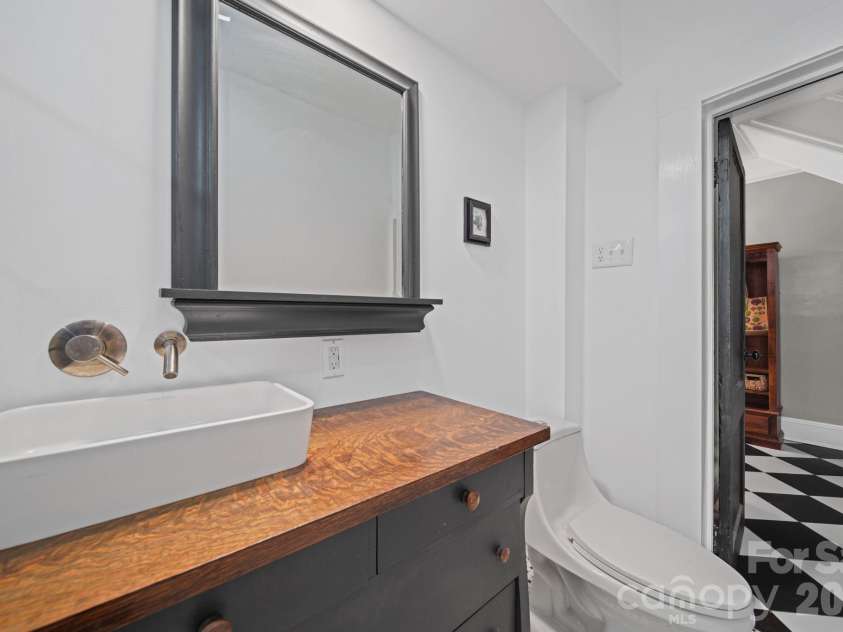 605 Central Avenue, Belmont, NC 28012.  MLS# CAR4378776, YatesRealty ID 21445. 