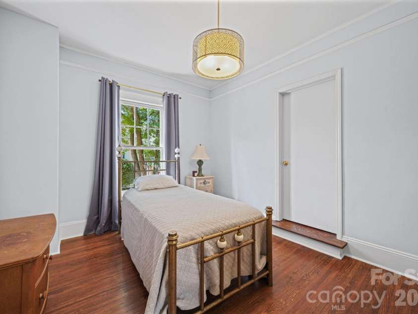 605 Central Avenue, Belmont, NC 28012.  MLS# CAR4378776, YatesRealty ID 21445. 