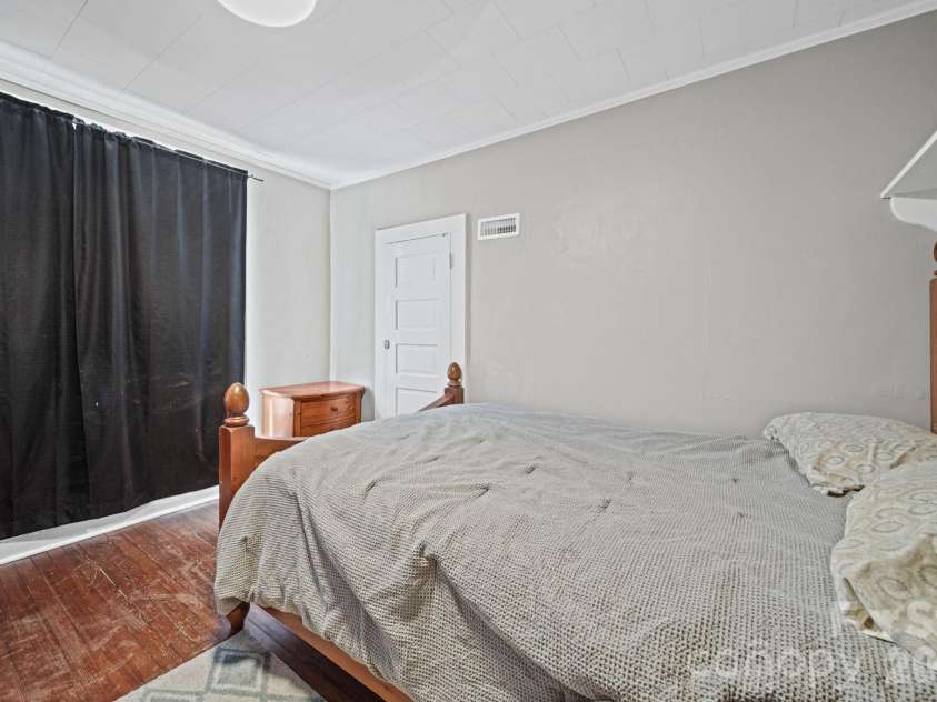 605 Central Avenue, Belmont, NC 28012.  MLS# CAR4378776, YatesRealty ID 21445. 