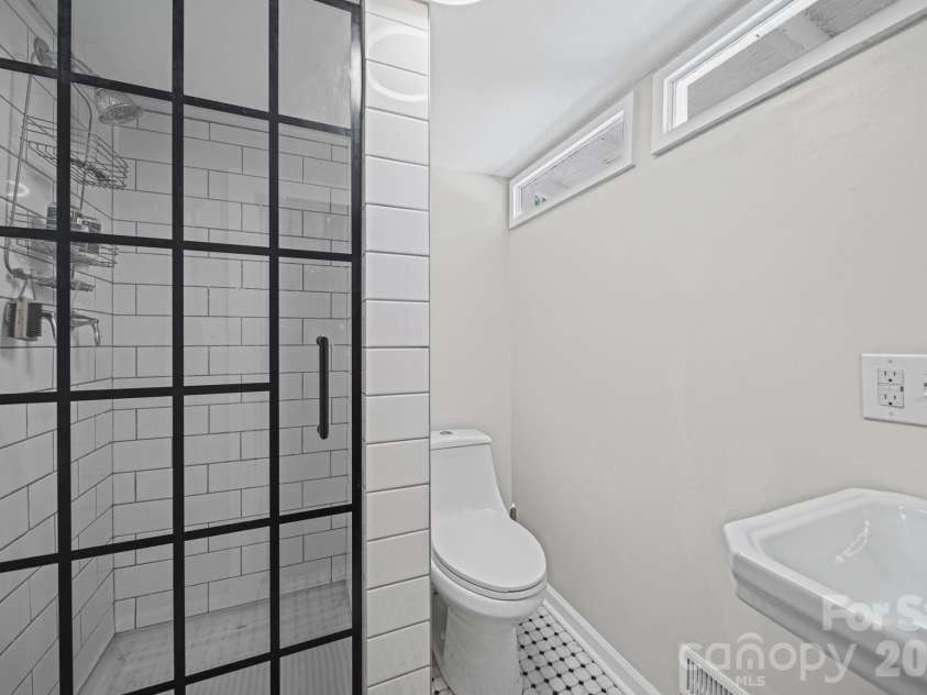 605 Central Avenue, Belmont, NC 28012.  MLS# CAR4378776, YatesRealty ID 21445. 