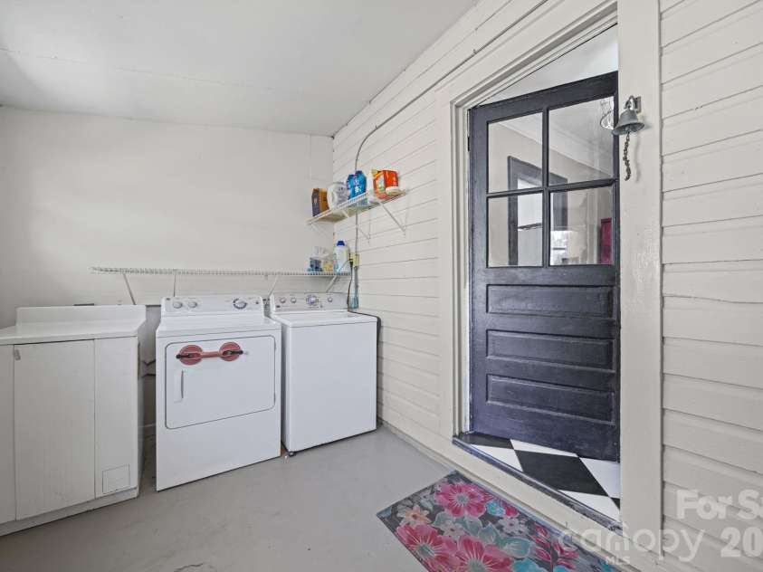 605 Central Avenue, Belmont, NC 28012.  MLS# CAR4378776, YatesRealty ID 21445. 