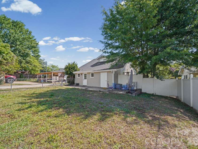 605 Central Avenue, Belmont, NC 28012.  MLS# CAR4378776, YatesRealty ID 21445. 