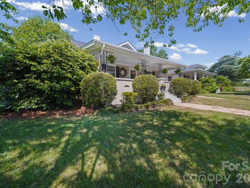 605 Central Avenue, Belmont, NC 28012.  MLS# CAR4378776, YatesRealty ID 21445. 