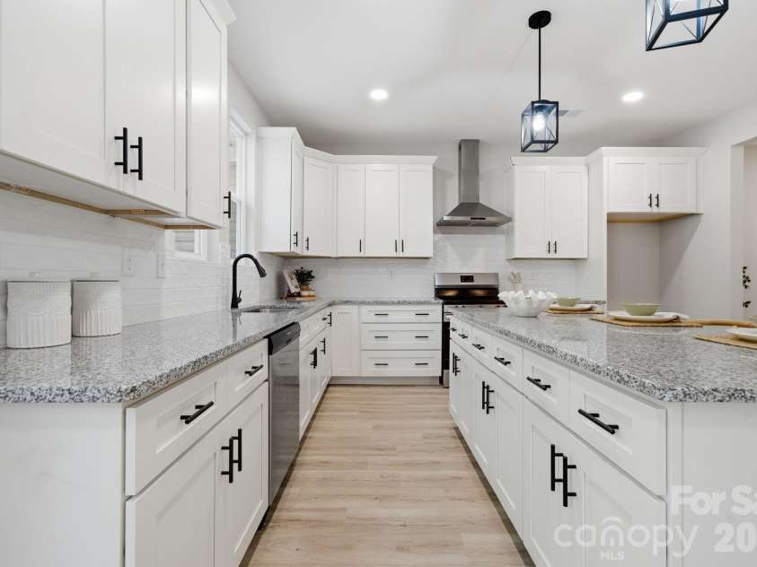325 Mainsail Road, Salisbury, NC 28146.  MLS# CAR4343250, YatesRealty ID 21446. Kitchen