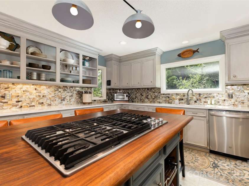 3004 Vernell Lane, Shelby, NC 28150.  MLS# CAR4238720, YatesRealty ID 21447. Center island w/ barstools included and gas range!