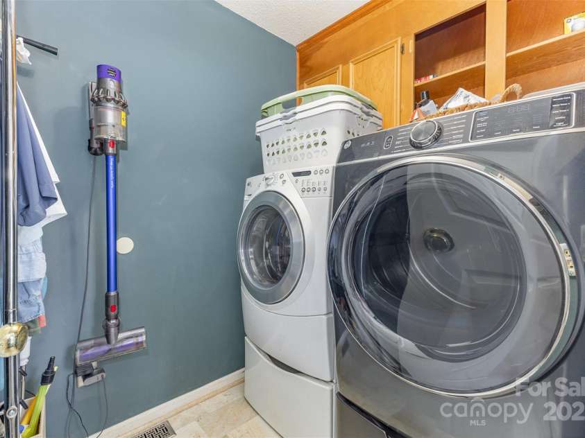 3004 Vernell Lane, Shelby, NC 28150.  MLS# CAR4238720, YatesRealty ID 21447. NICE laundry room on main floor near the two car garage!