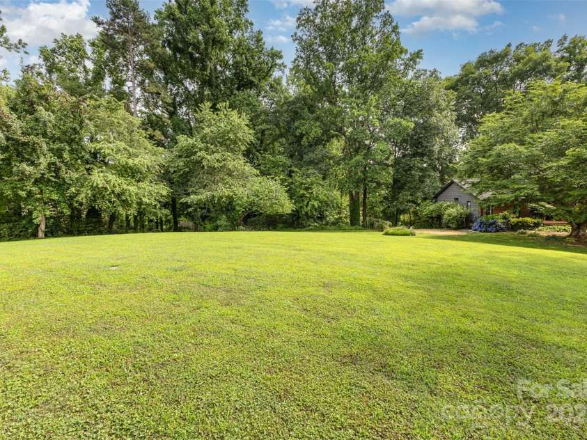 3004 Vernell Lane, Shelby, NC 28150.  MLS# CAR4238720, YatesRealty ID 21447. SPACIOUS lot with lovely lawn