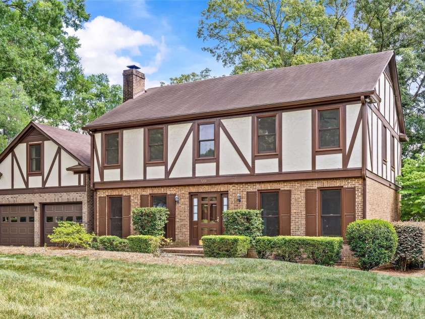 7201 Hopeton Road, Charlotte, NC 28210.  MLS# CAR4394265, YatesRealty ID 21448. 