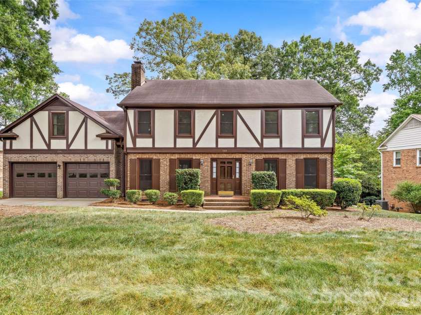 7201 Hopeton Road, Charlotte, NC 28210.  MLS# CAR4394265, YatesRealty ID 21448. 