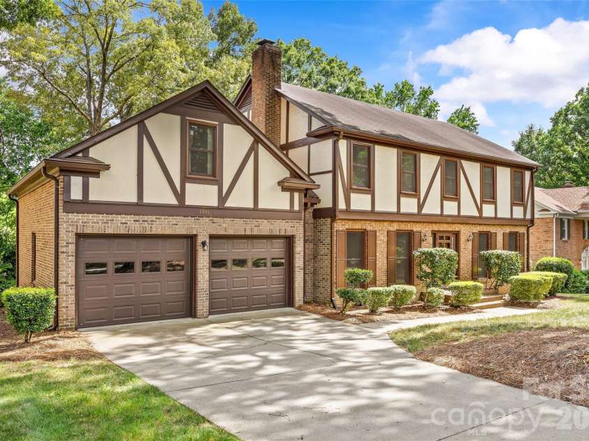 7201 Hopeton Road, Charlotte, NC 28210.  MLS# CAR4394265, YatesRealty ID 21448. 
