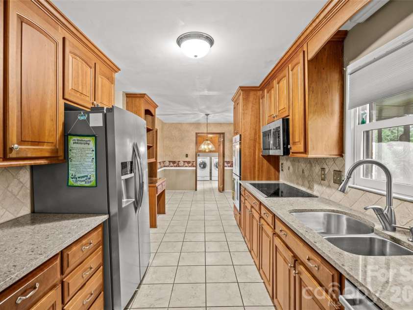 7201 Hopeton Road, Charlotte, NC 28210.  MLS# CAR4394265, YatesRealty ID 21448. 