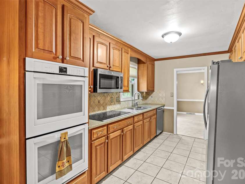 7201 Hopeton Road, Charlotte, NC 28210.  MLS# CAR4394265, YatesRealty ID 21448. 