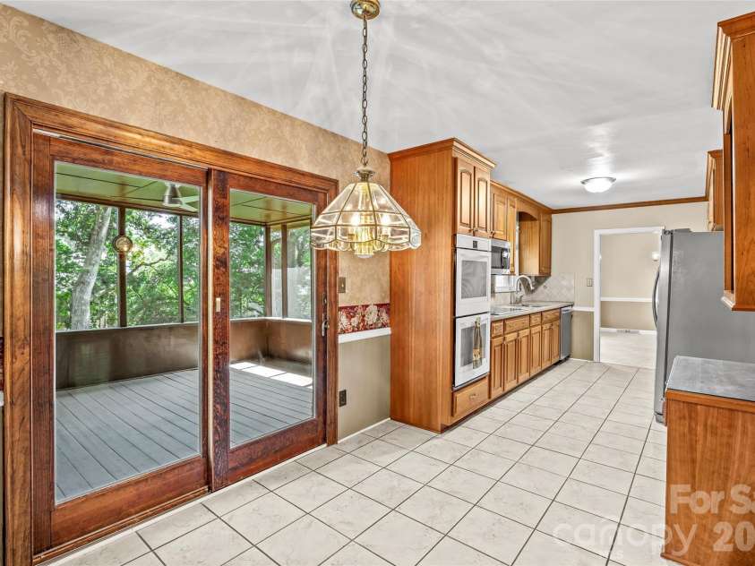 7201 Hopeton Road, Charlotte, NC 28210.  MLS# CAR4394265, YatesRealty ID 21448. 