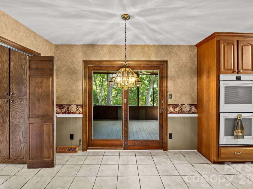 7201 Hopeton Road, Charlotte, NC 28210.  MLS# CAR4394265, YatesRealty ID 21448. 