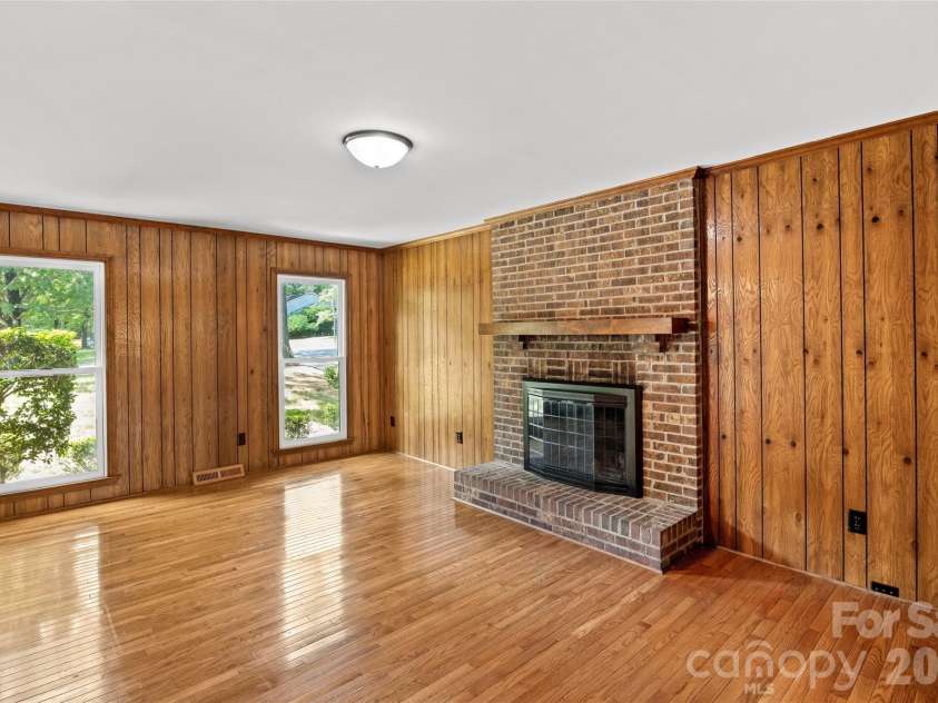 7201 Hopeton Road, Charlotte, NC 28210.  MLS# CAR4394265, YatesRealty ID 21448. 