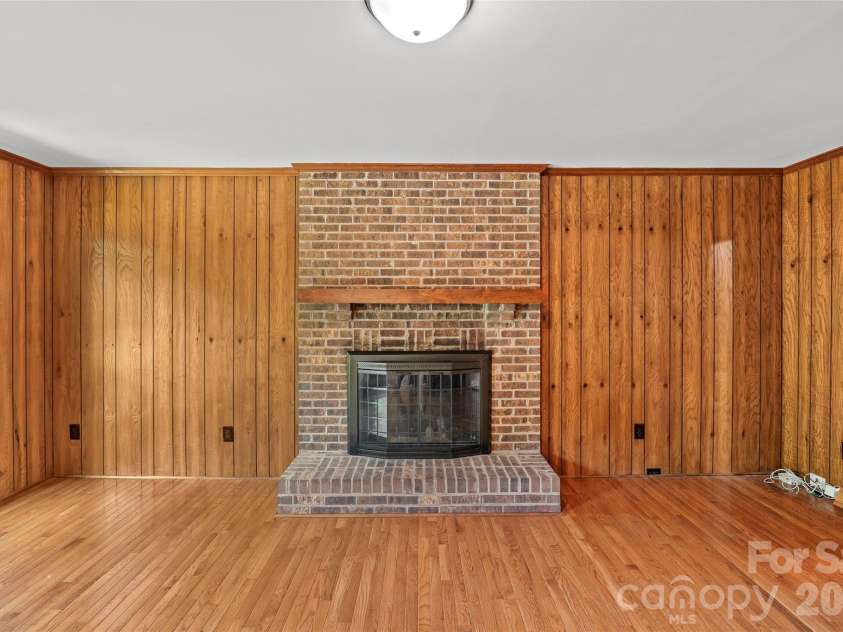 7201 Hopeton Road, Charlotte, NC 28210.  MLS# CAR4394265, YatesRealty ID 21448. 