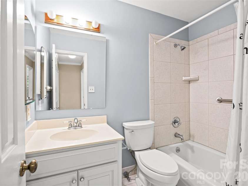 7201 Hopeton Road, Charlotte, NC 28210.  MLS# CAR4394265, YatesRealty ID 21448. 