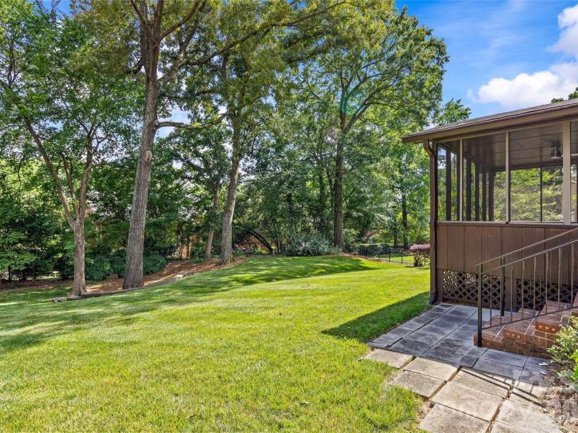 7201 Hopeton Road, Charlotte, NC 28210.  MLS# CAR4394265, YatesRealty ID 21448. 