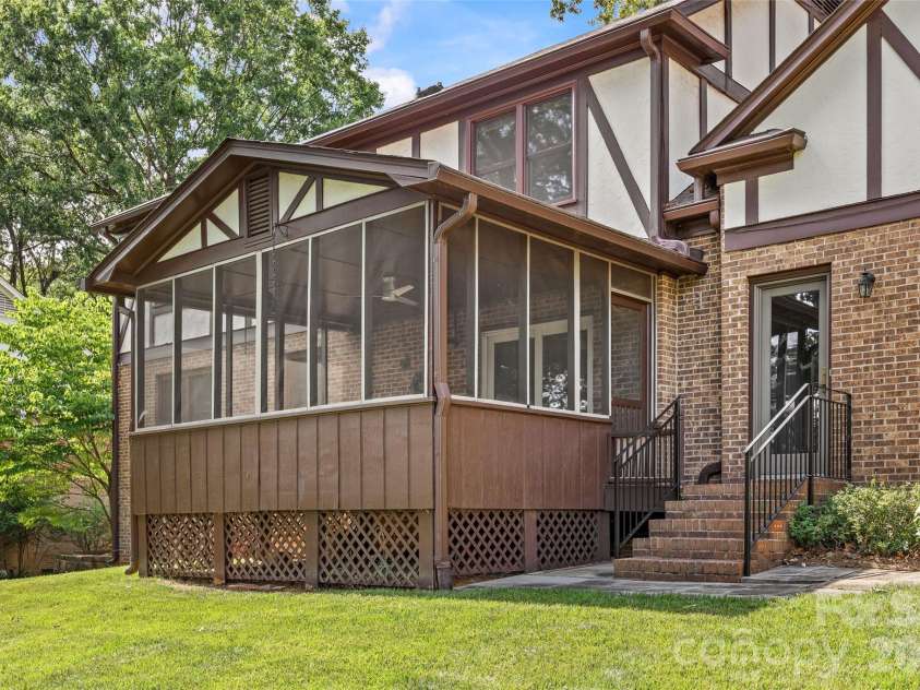 7201 Hopeton Road, Charlotte, NC 28210.  MLS# CAR4394265, YatesRealty ID 21448. 