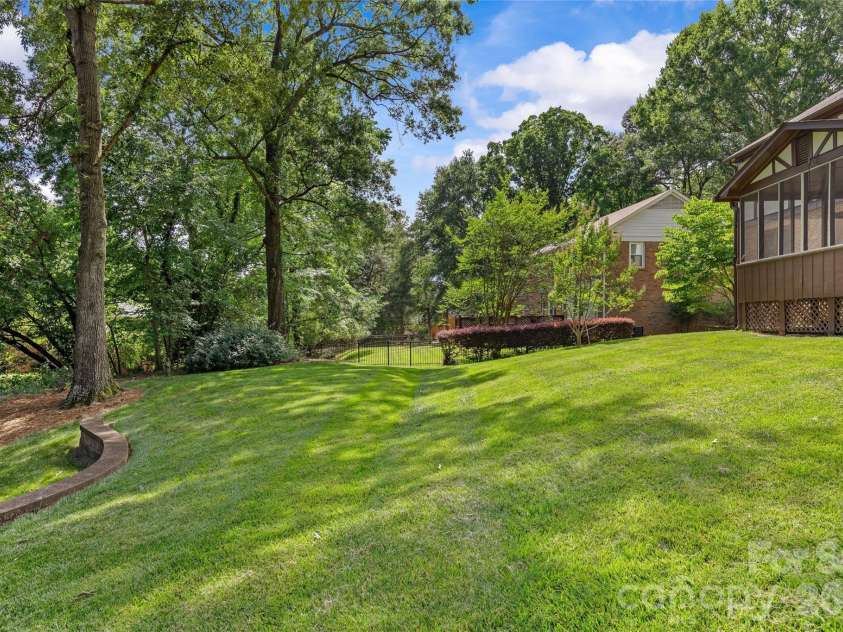 7201 Hopeton Road, Charlotte, NC 28210.  MLS# CAR4394265, YatesRealty ID 21448. 