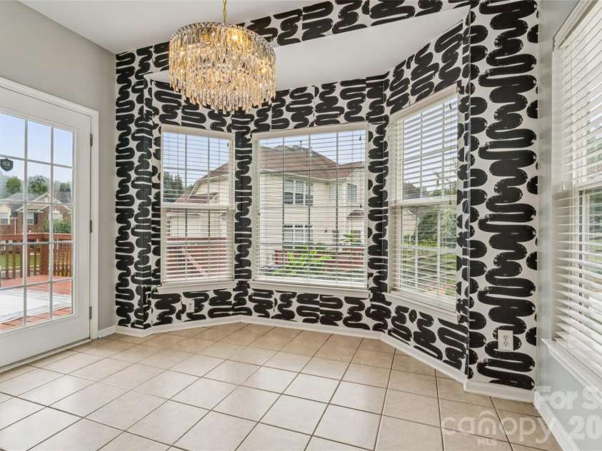 11413 Mangla Drive, Charlotte, NC 28214.  MLS# CAR4353792, YatesRealty ID 21449. Eat-In Kitchen