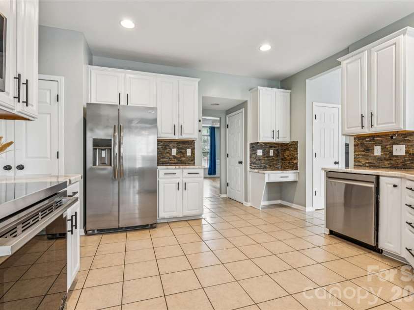 11413 Mangla Drive, Charlotte, NC 28214.  MLS# CAR4353792, YatesRealty ID 21449. Kitchen
