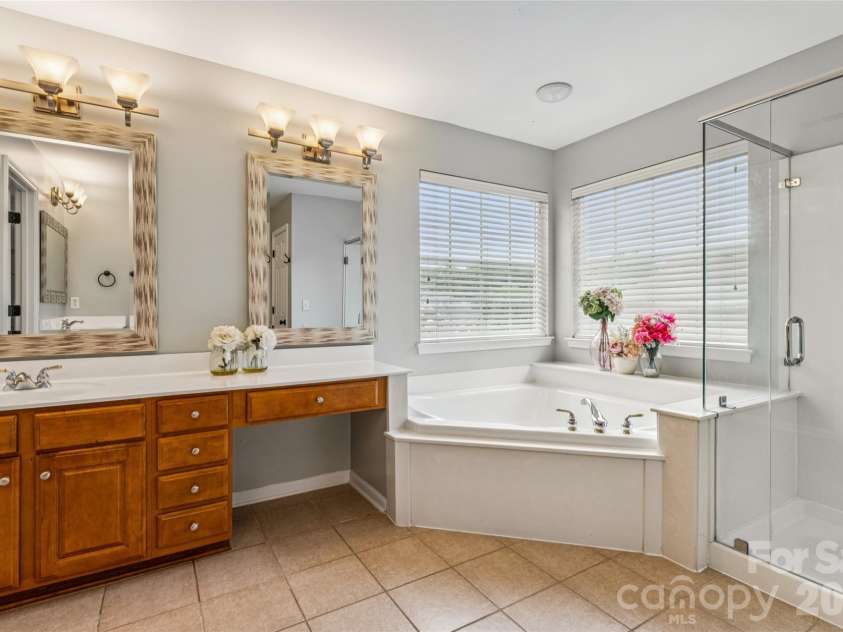 11413 Mangla Drive, Charlotte, NC 28214.  MLS# CAR4353792, YatesRealty ID 21449. Primary Bath